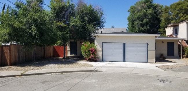 Photo - 27 Baldwin Ct Unit 27