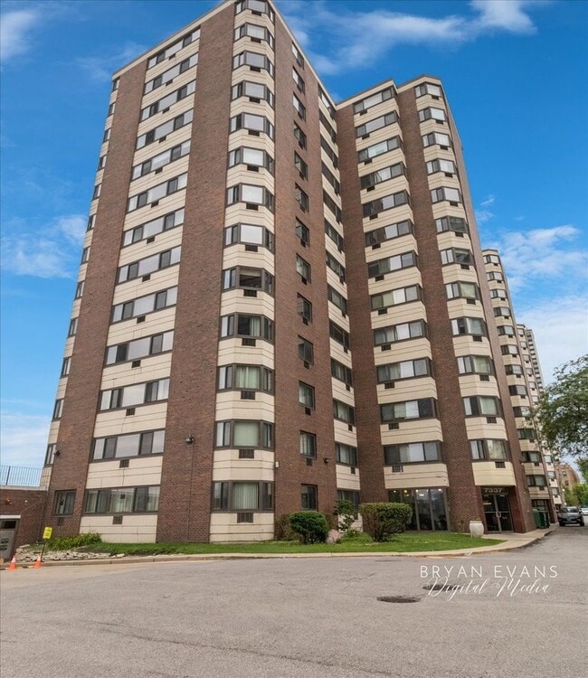 Building Photo - 7337 S South Shore Dr Unit 307 Rental