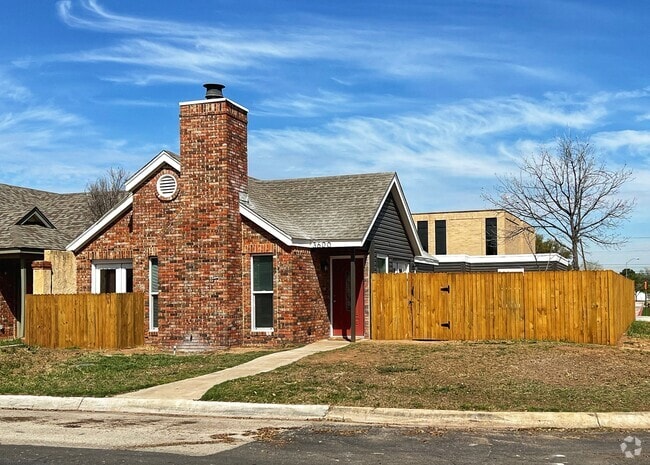Building Photo - 3600 Monclave Dr Rental
