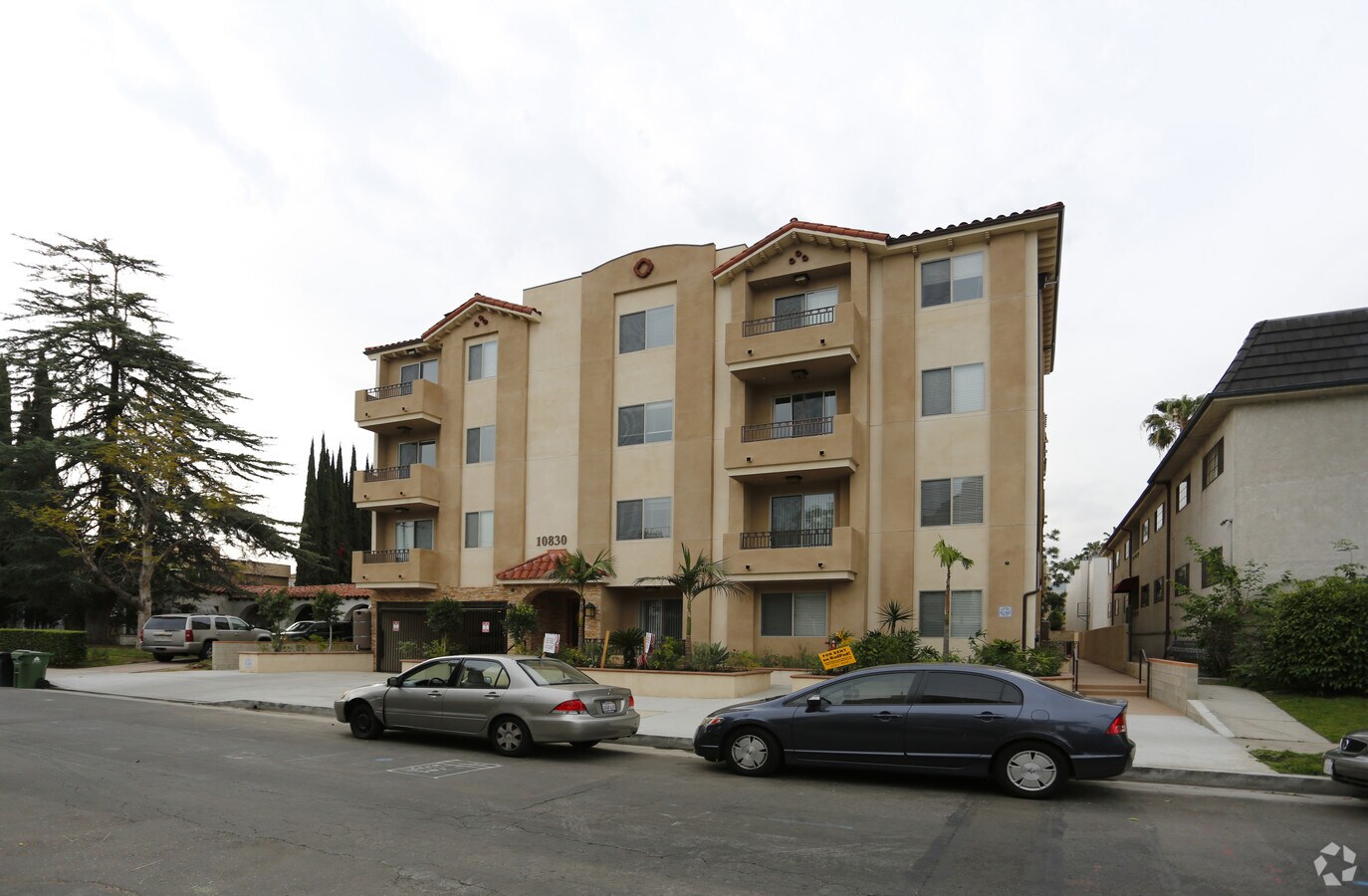 Photo - 10830 Kling St Apartments