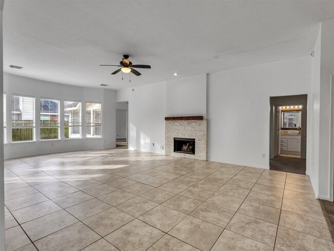 Photo - 3327 La Seine Ln