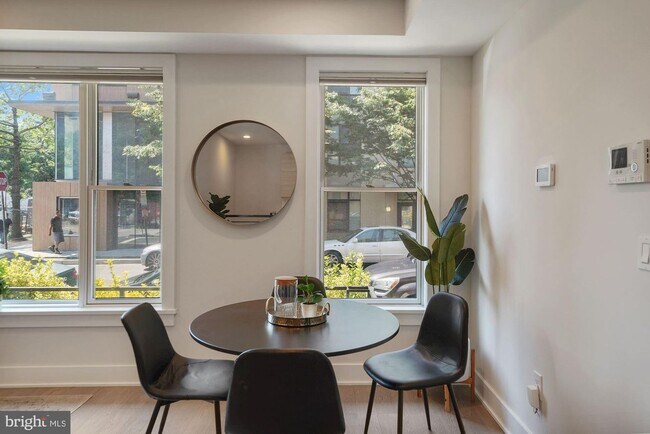 Photo - 703 Newton Pl NW