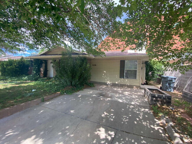 Building Photo - Cute 1 bed 1 bath Townhome Unit B