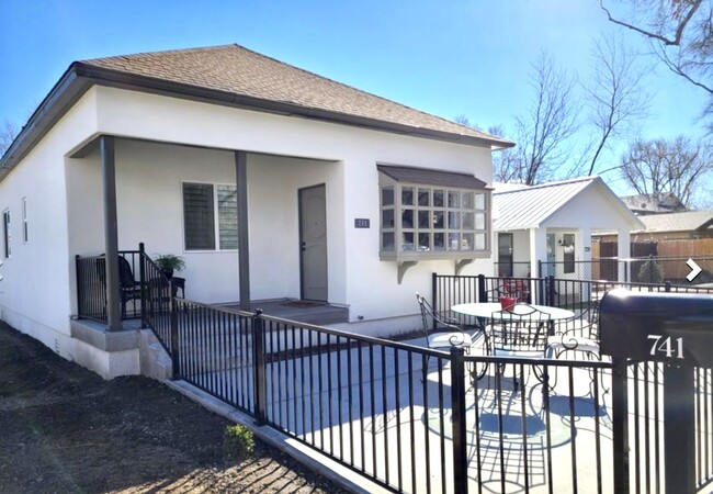Photo - 741 Ruth St Casa