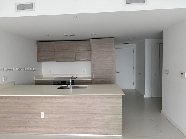 Building Photo - 1300 S Miami Ave Unit 3403