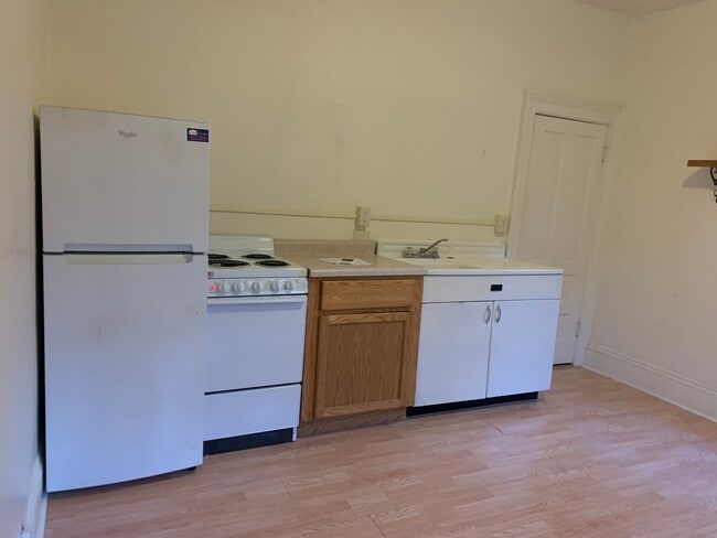 Photo - 315 W Grand Ave