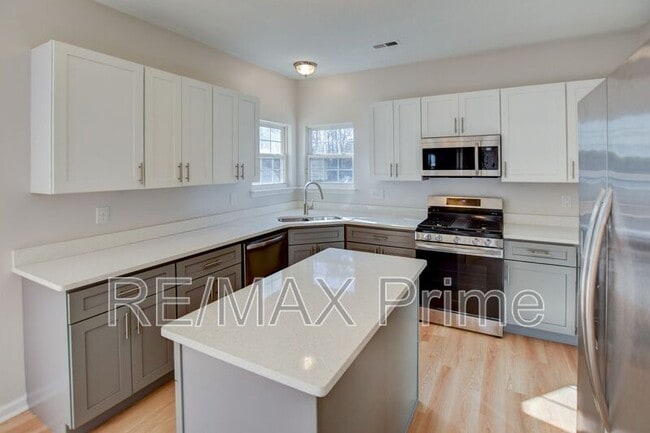 Photo - 2112 Seastone Trce