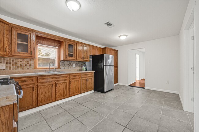 Photo - 715 N 1st St