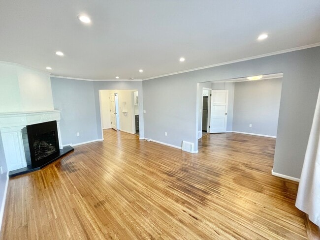 Building Photo - Beach Lover SF Home 3BR/2BA + Bonus Room! Large Yard! Outer Sunset! PROGRESSIVE