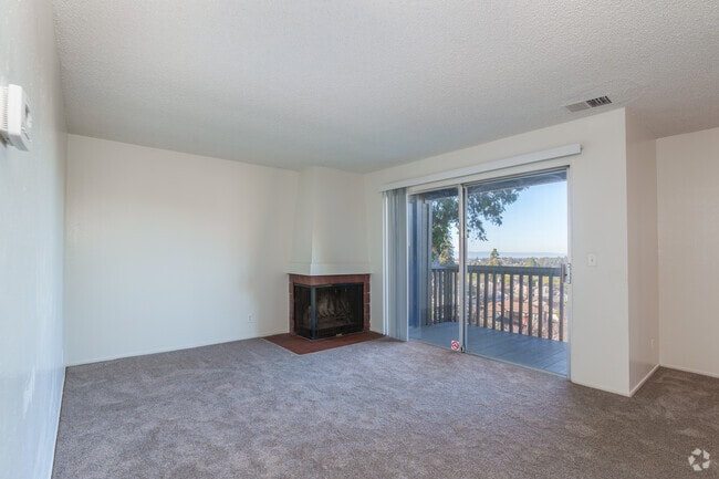 2BR, 1.5BA - 993SF - Living Room