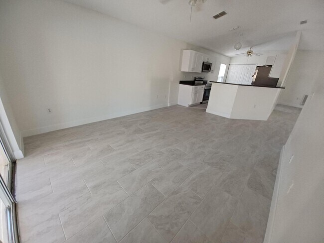 Photo - 1125 White Oak Cir