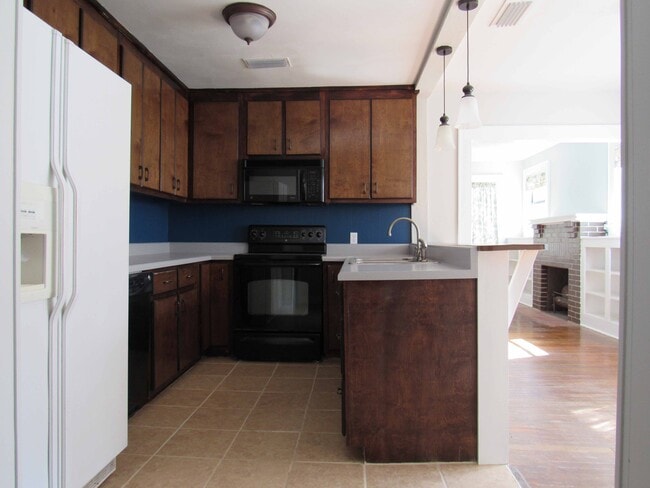 1401 Brown Ave