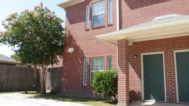 Photo - 3/3 WITH GREAT PRIVACY FENCED BACK YARD FOR YOUR FURRY FRIEND