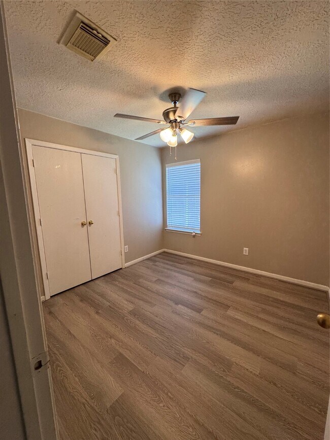 Photo - 19419 Woolongong Dr