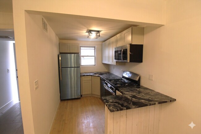 Photo - 2470 N Clybourn Ave Unidad CH1