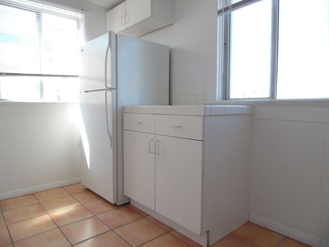 Photo - Point Loma 1BR 1BA A/C-Open Floor Plan-Beautiful Wood Flooring-Parking Unidad 3218  C