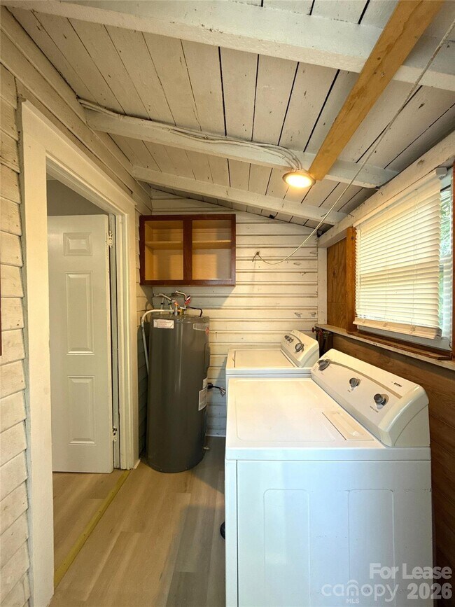 Photo - 831 Cason St