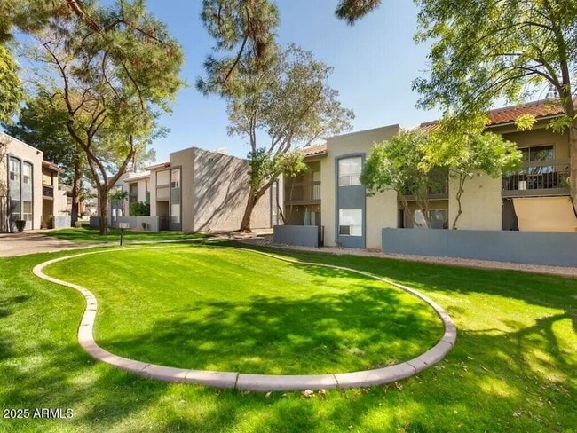 Building Photo - 164 N 74th St Unit 3