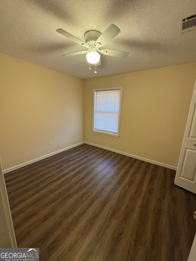 Photo - 736 Happy Hollow Rd