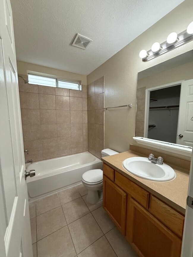 Photo - 5909 Allison Rd Unidad 5909B