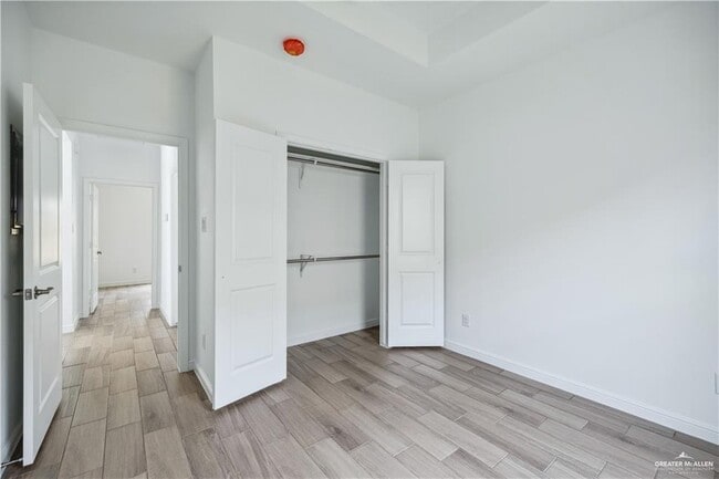 5323 Vision St Unidad B