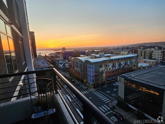 Building Photo - 425 W Beech St Unit 1156 Rental