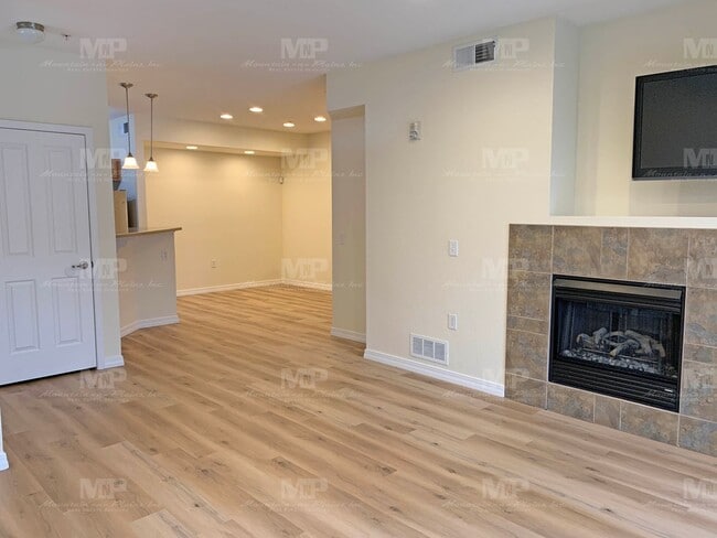 Photo - 2133 Krisron Rd Unidad C104