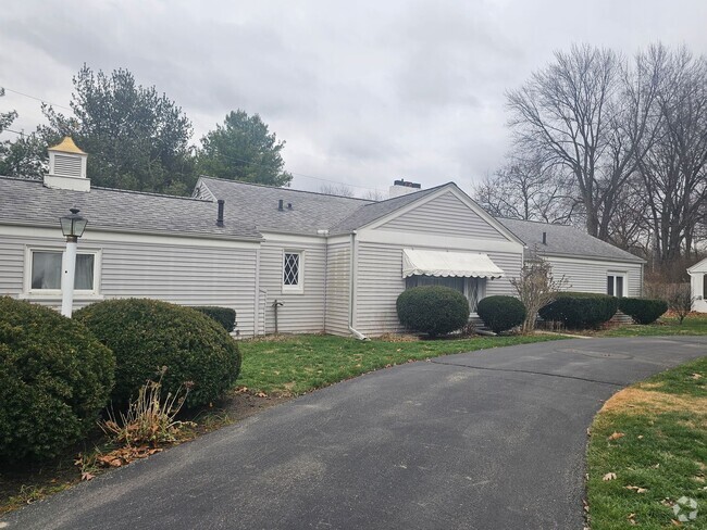 Building Photo - Sprawling Ranch in a Great Toledo Neighbor... Rental