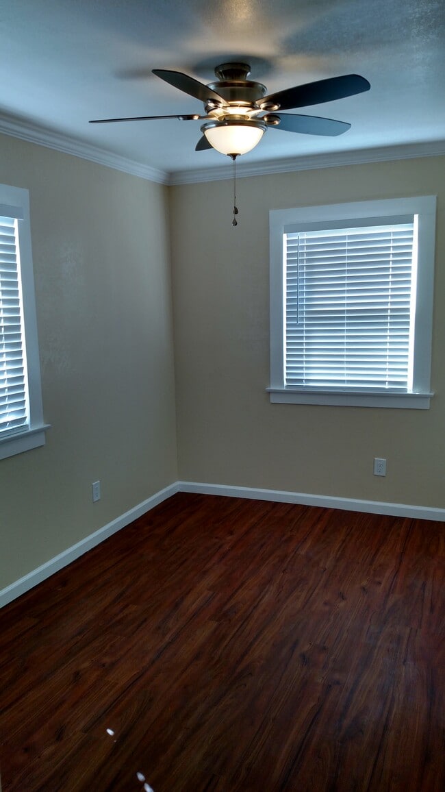 Building Photo - 225 Southlook Ave