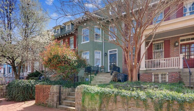 Building Photo - 643 E St NE Unit #bsmt Rental