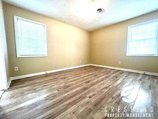 Photo - 3 Bedroom Ready For YOUR Move In TODAY!