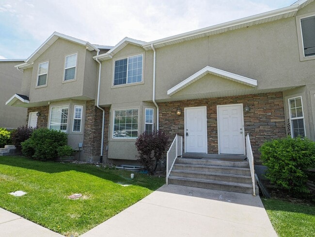 4 Bedroom, 3.5 bathroom - 4 Bedroom, 3.5 bathroom House