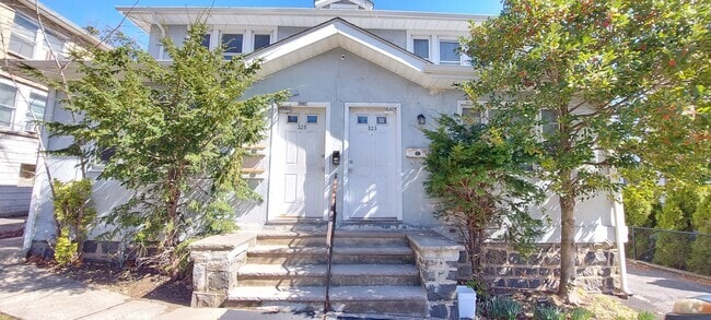Building Photo - 325 Whiteman St Unit #2 Rental
