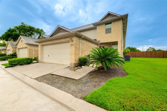 Photo - 2931 Meadowglen Cove