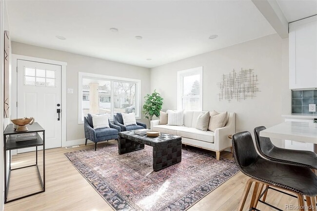 Photo - 645 Newton St