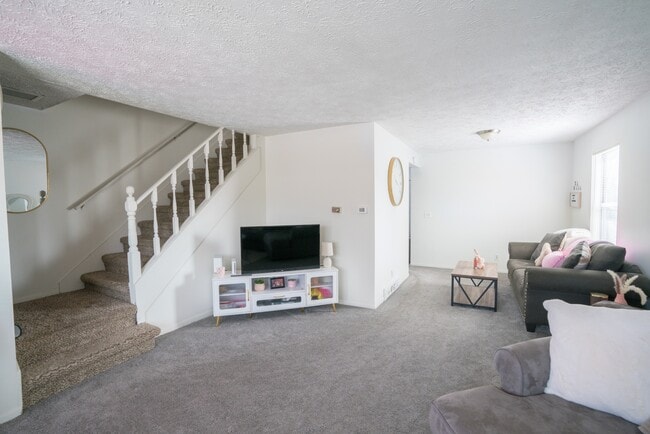 Photo - 923 Burcham Dr