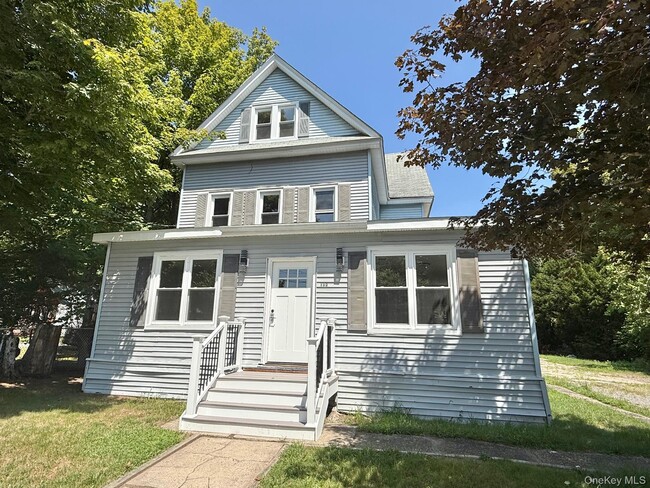 Building Photo - 108 Pine St Unit 2 Rental
