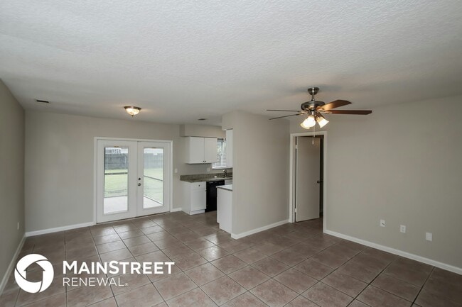 Photo - 1130 Emerald Rd SE