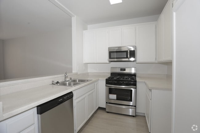 1BR, 1BA - 650 SF