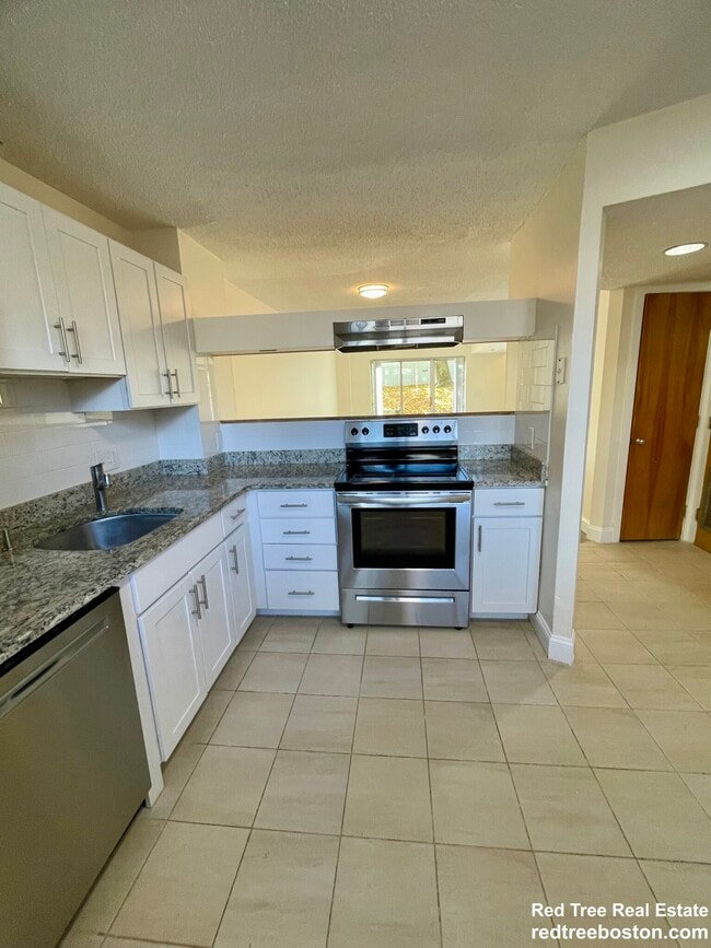 Photo - 148 N Beacon St Unidad B3