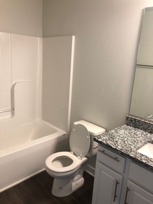 HUGE Single Family Home Available! - HUGE Single Family Home Available!