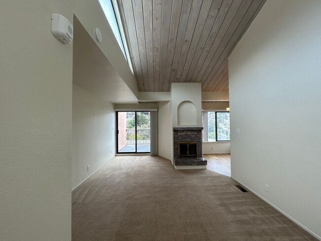 Building Photo - Large, 2 BR / 2 BA with Cathedral Ceilings, Washer and Dryer!