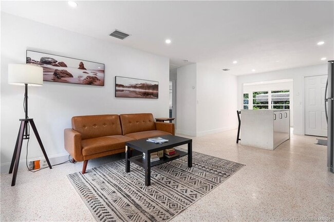 Photo - 30 SW Hideaway Pl
