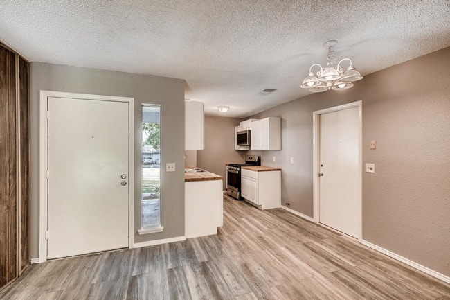 Photo - 16406 Spruce Cove St