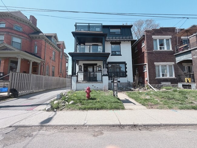 Building Photo - 22 Grant Ave Unit 3