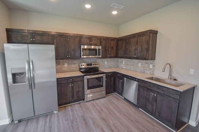 Photo - Nice 3 Bedroom 2 Baths Farmington heights!!