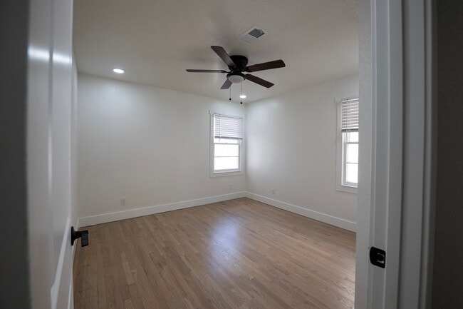 Photo - 204 W 36th St Unit 2