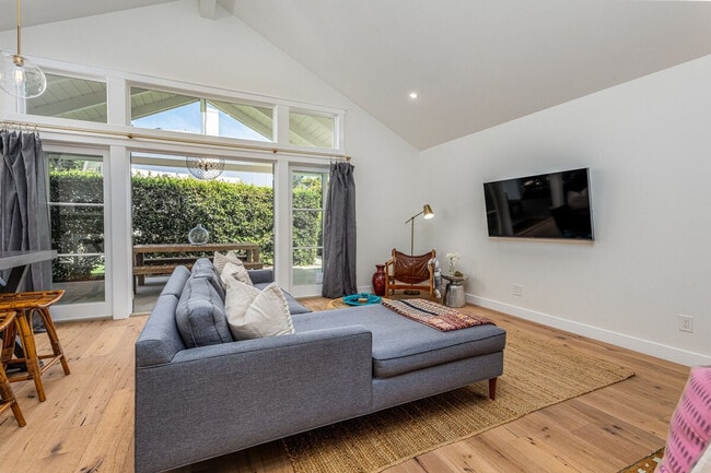 Photo - 727 Sonrisa St Unit ID1255605P