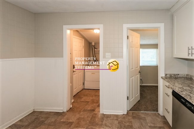 Photo - 2 Bedroom Salt Lake Duplex - All Utilities Included!