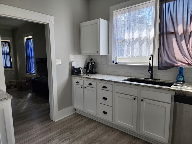 Photo - 1115 E 8th St